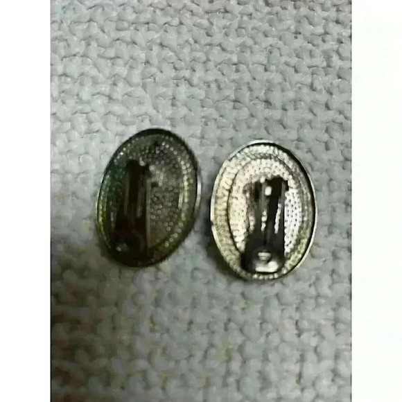 Costume Clip-on Earrings - Picture 5 of 10